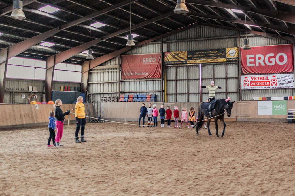 Reiten Rostock, Freitzeitreiten Rostock, Ausreiten, Gelände reiten, Pemsionsstall Rostock, Pferde, Reitstall, Reitverein